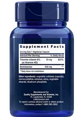 Vue rapprochée des capsules Life Extension Benfotiamine 250 mg, utilisation quotidienne potentielle.