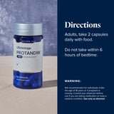 Verser les capsules Protandim NAD, geste simple pour soutenir les niveaux d'énergie.