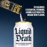 Verre prêt à boire avec Death Dust mangue, booster d'électrolytes pendant l'entraînement.
