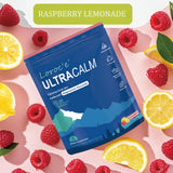 Poudre Ultracalm se dissolvant rapidement dans l’eau pour une boisson rafraîchissante.