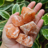 Luckeeper, cristaux soleil bruts moyens: utiles en tumbling ou bijouterie.
