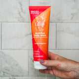 Lume gel douche acidifié, ambiance citronnée — réveil énergisant pour le quotidien.