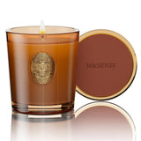 Bougie M&SENSE au soja cacao chaud et brun pour une ambiance chaleureuse.