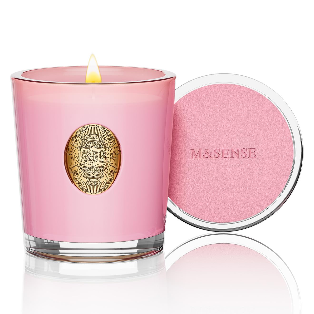 M&SENSE bougie soja dans un verre élégant, ambiance luxueuse.