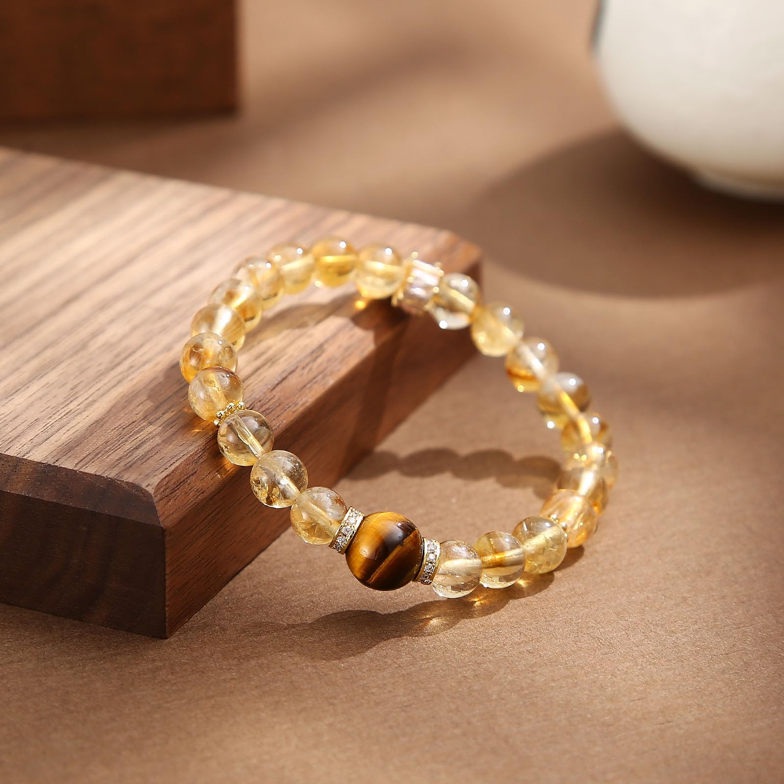 Détail Zircon scintillant sur le bracelet Magiriam.