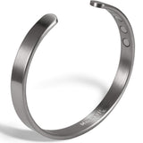 Bracelet magnétique MagnetRX en argent brossé, hypoallergénique et élégant pour un usage quotidien.