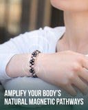 Bracelet MagnetRX quartz rose AAA, gros plan sur les perles lumineuses pour votre style.