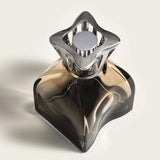 Corps en verre et métal de Lilly, design durable et chic.