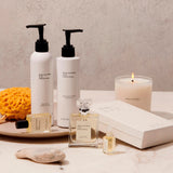 Maison Louis Marie No.09 Vallée de Farney, application sur le poignet, offre une fragrance légère et fidèle.