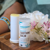 Emballage écoresponsable de Mambino Organics soutenant une routine durable.