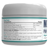 MG+ crème appliquée sur l'épaule pour apaiser tension et raideur.