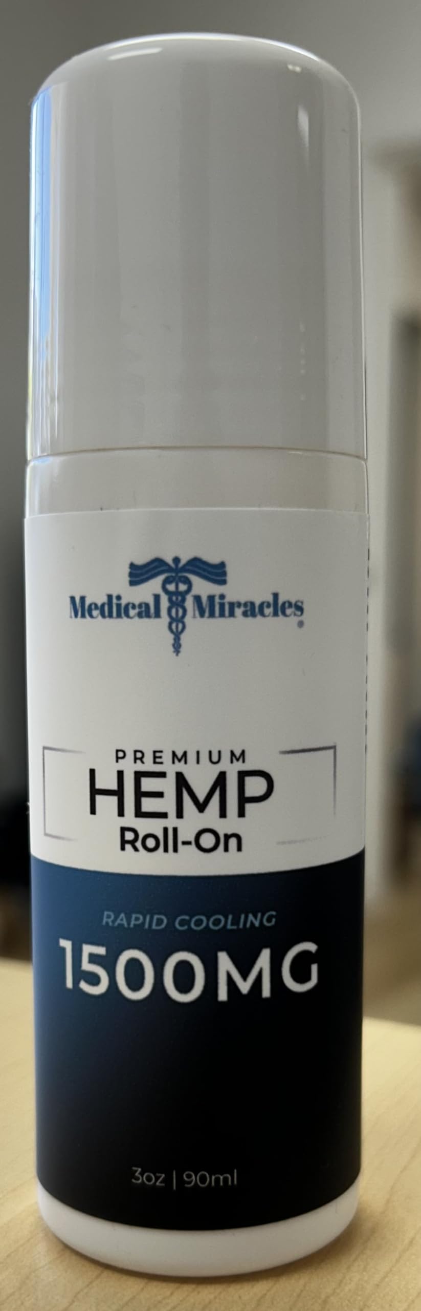 Medical Miracles Roll-On main : soin quotidien pour souplesse et confort.