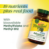 MegaFood Advanced Multivitamin Homme 55+ – tablettes posées: forme et texture visibles.