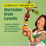 Comprimés MegaFood Blood Builder près de la dose recommandée et vitamine C pour absorption.