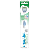 Meridol nettoyeur-langue-reliefs-doux offre un contact doux lors du brossage quotidien