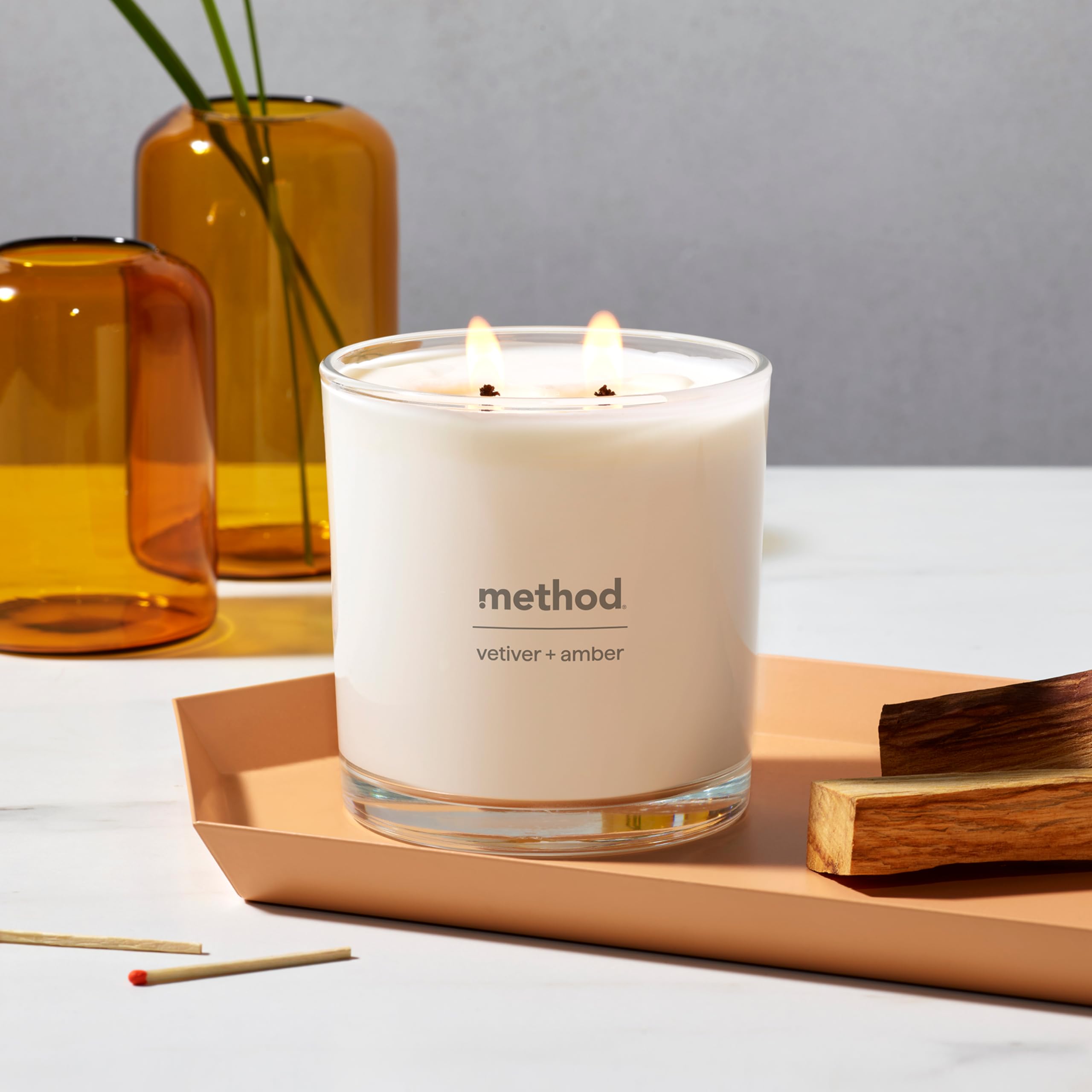 Bougie Method Premium Vetiver et Ambre – emballage écologique et choix responsables.