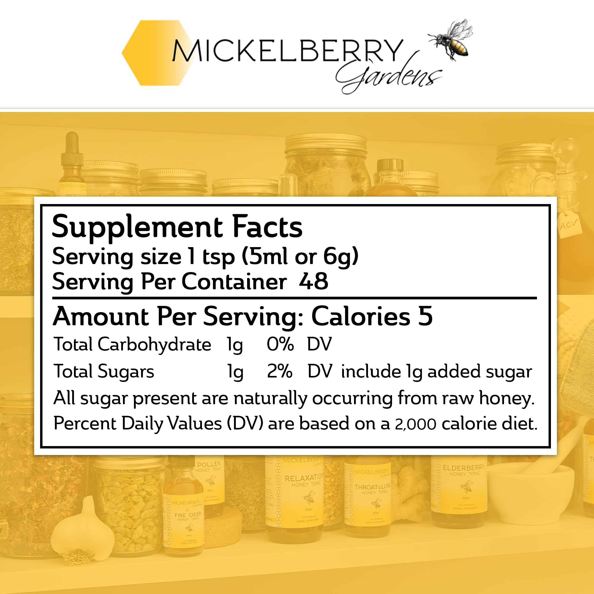Mickelberry Gardens Fire Cider versé dans une cuillère pour usage rapide