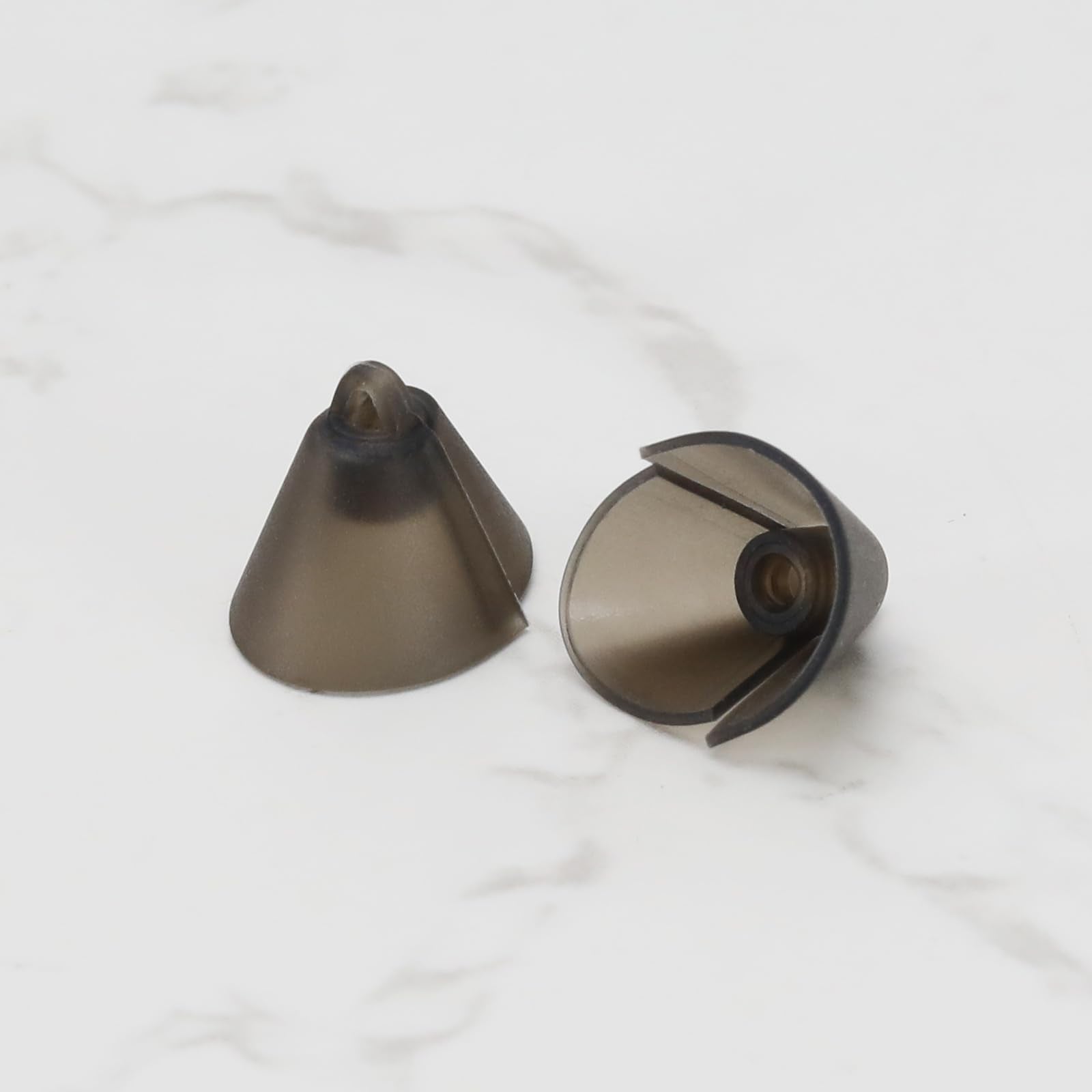 Aides auditives compatibles universellement grâce aux domes Micro Traders.