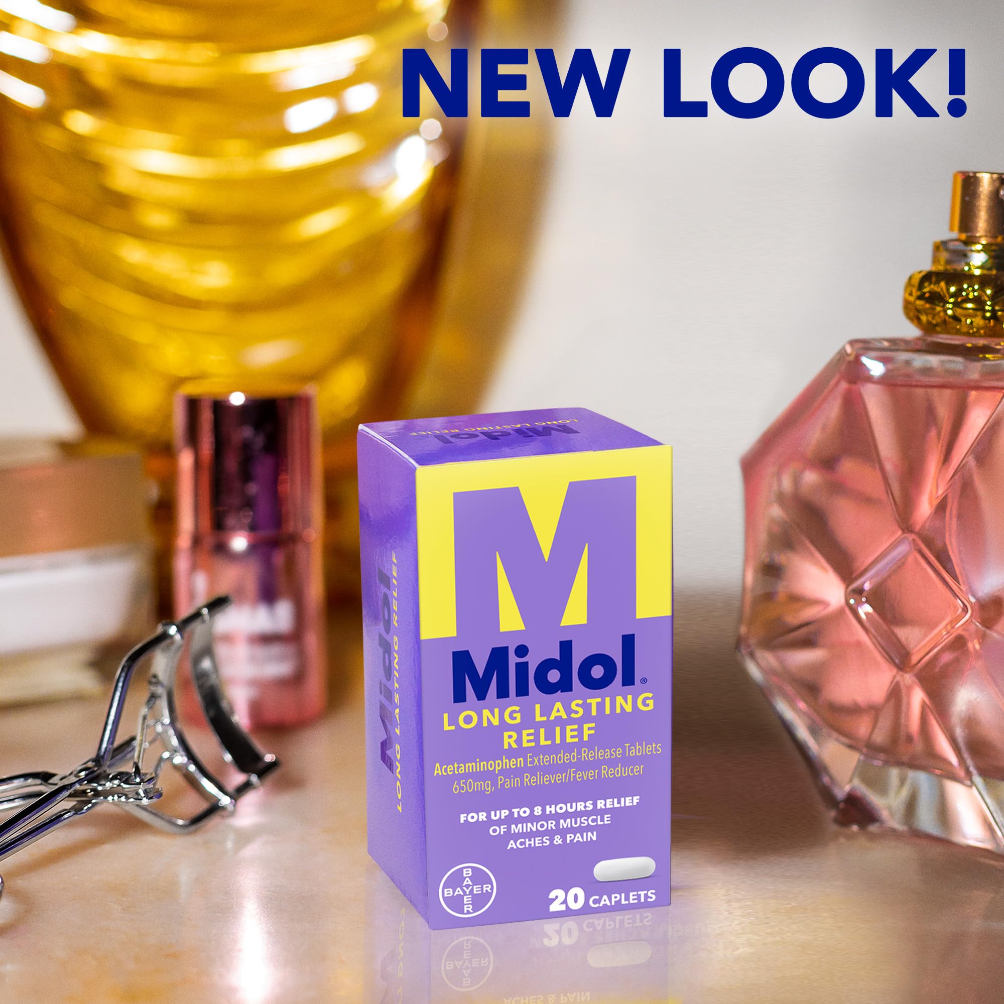 Caplets Midol avec eau: prise facile en déplacement.
