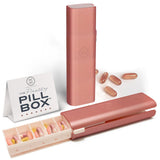 Boîte-pilules Mimi Medcessories rose élégante, pratique pour une routine quotidienne organisée.