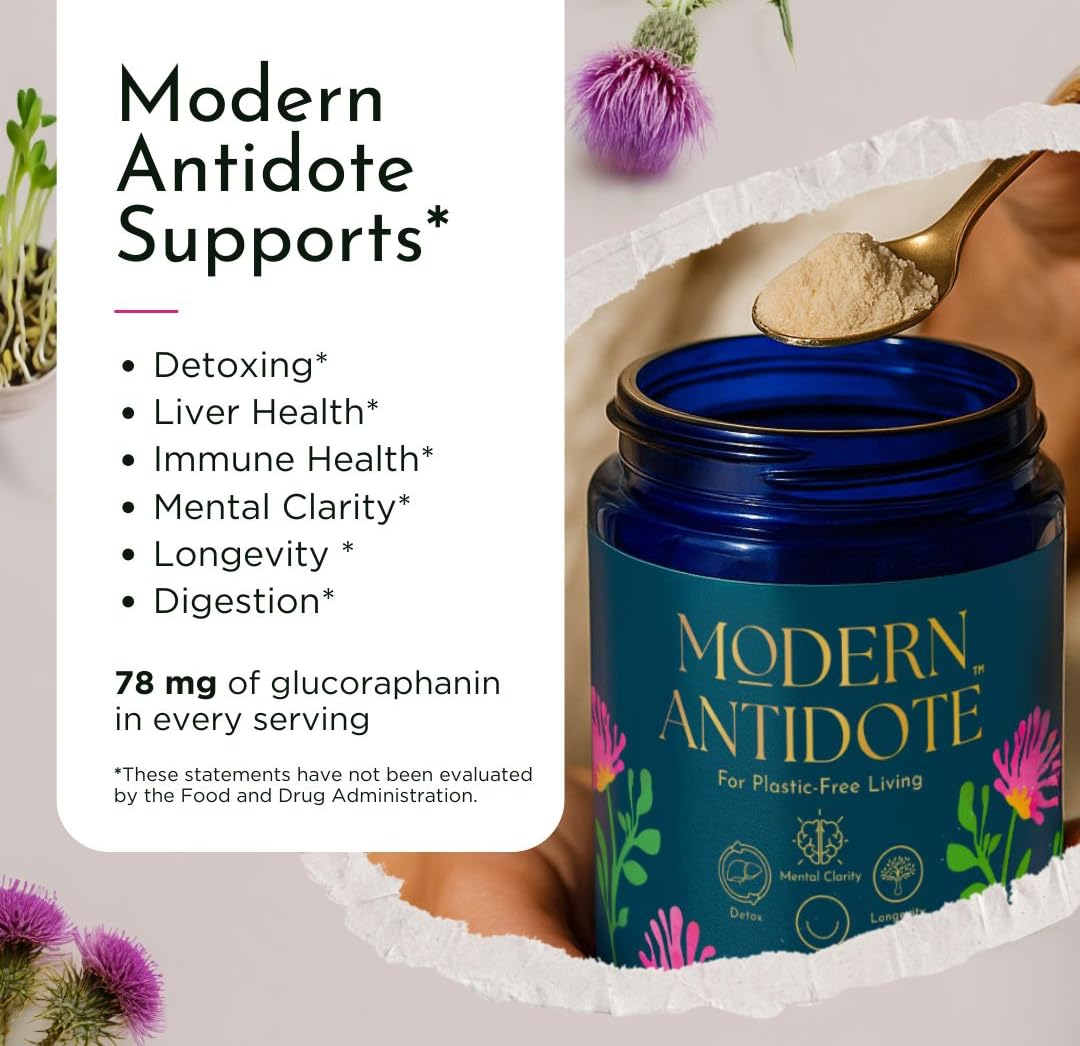 Versement pratique du Modern Antidote Detox à partir de la bouteille en verre.