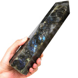 MOGEMT Pointe-obélisque Labradorite, gros plan, énergie protectrice pour l'espace.