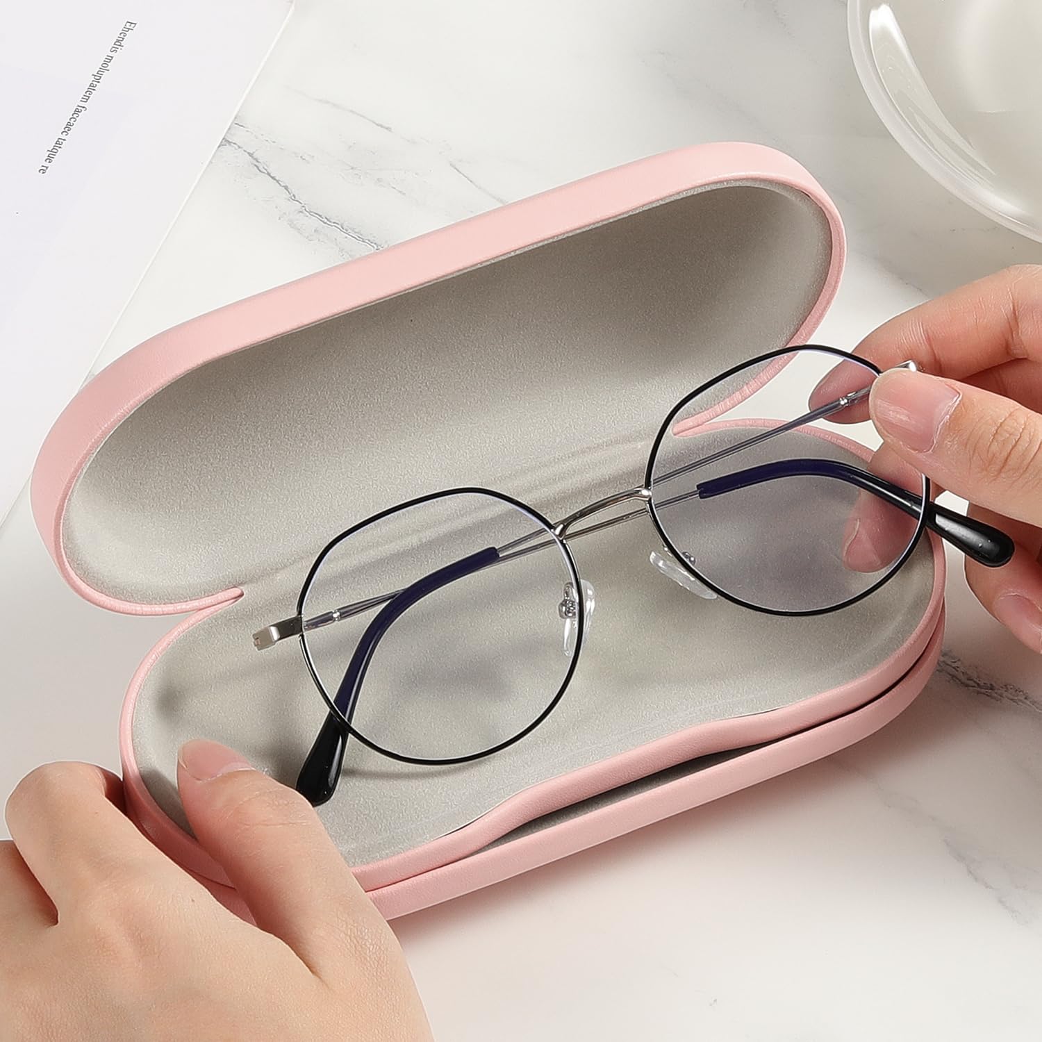 MoKo design-2-en-1-lunettes-et-lentilles, organisation tout-en-un lors de déplacements.