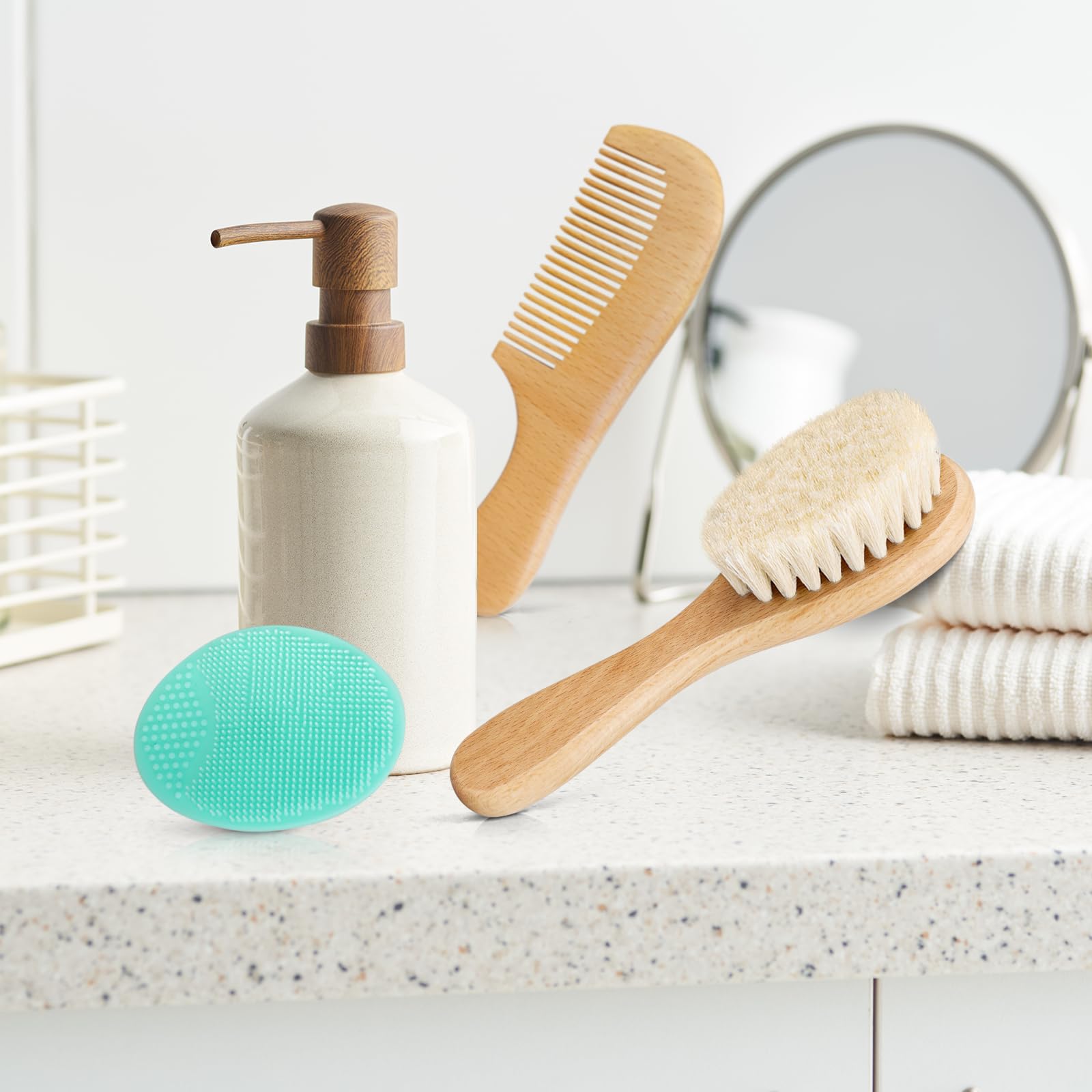 Brosse Molylove pour bébé: poils hypoallergéniques pour peau sensible.