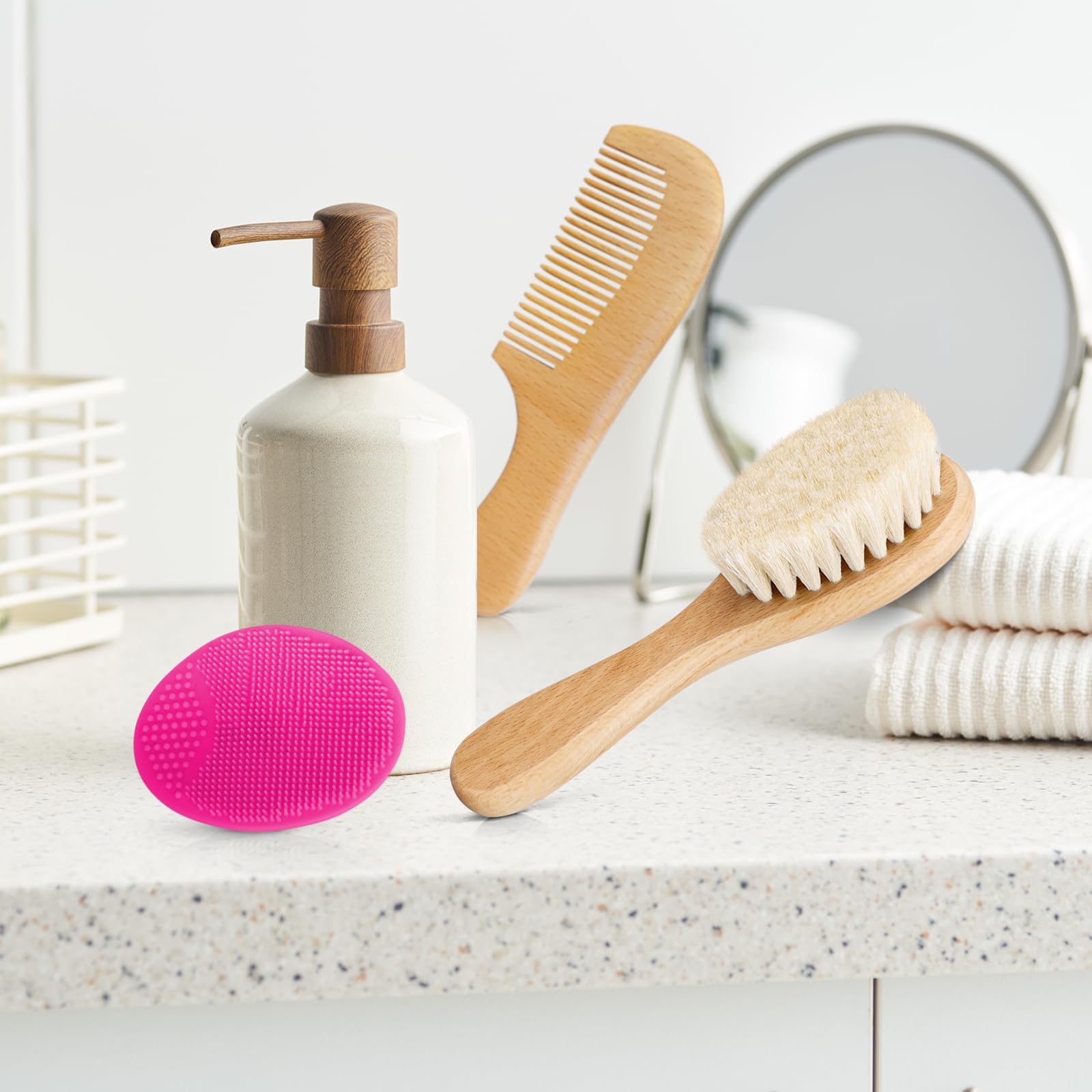 Molylove brosse cradle cap rose rouge pour un lavage doux.
