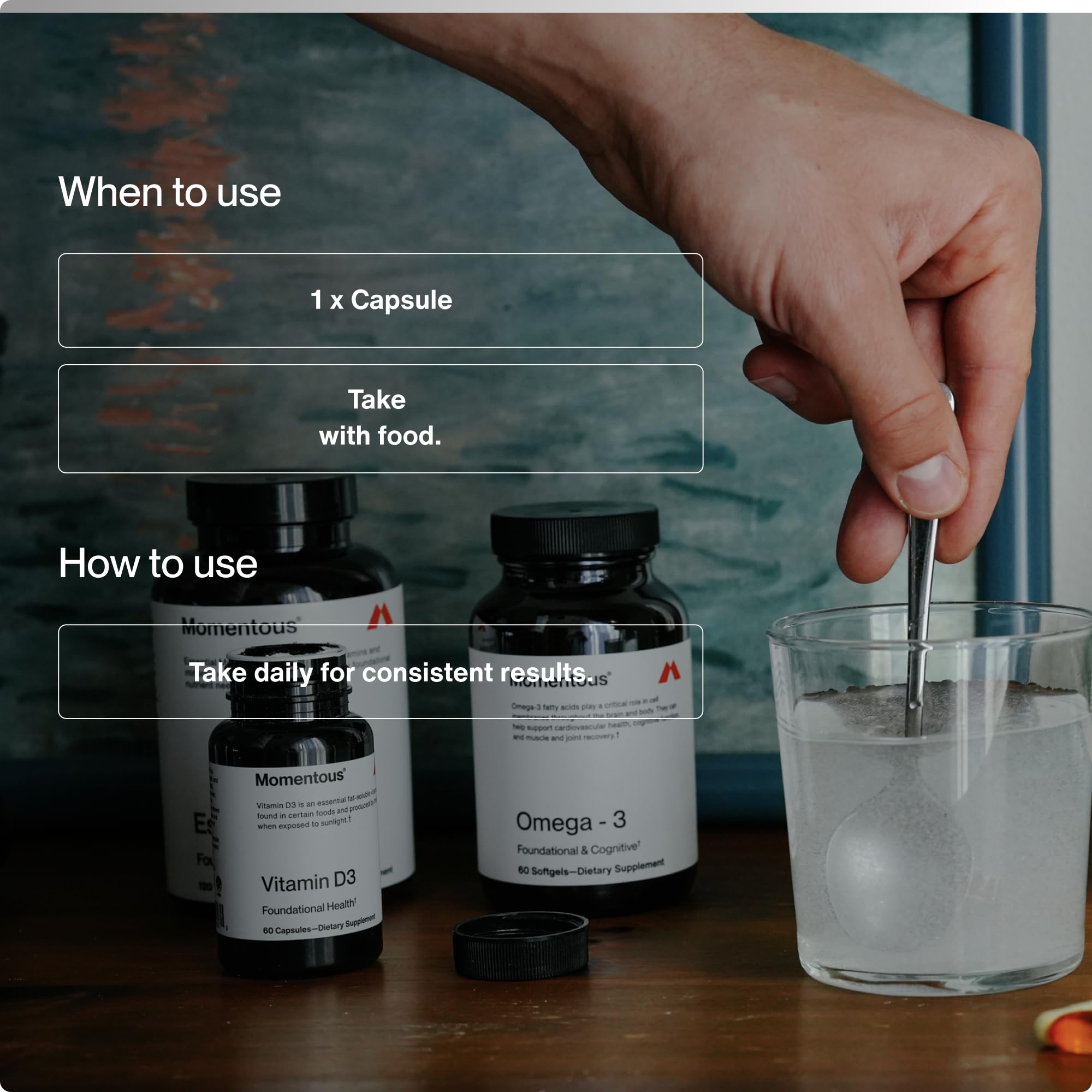 Momentous Vitamine D3 – bouteille ouverte avec capsules visibles, accessibilité à l’usage.