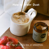 Moon Juice Brain Dust – Poudre prête à être ajoutée à une boisson pour la concentration.