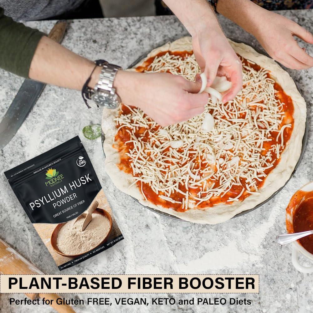 Moonee Naturals Psyllium Husk Poudre dans un smoothie pour fibre.
