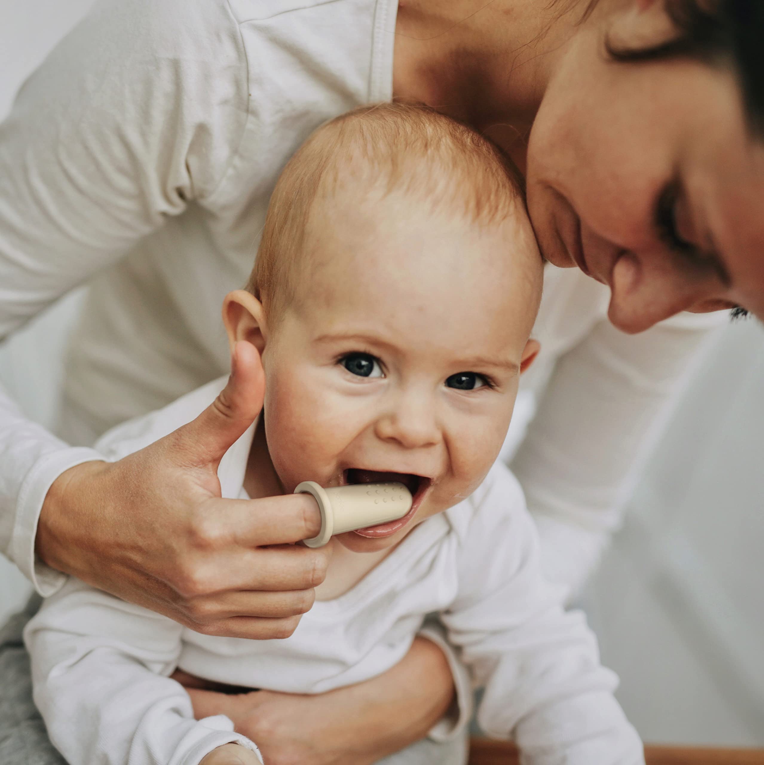 Moonkie taille adaptée bébé assure un accès sûr à la bouche.