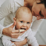 Moonkie taille adaptée bébé assure un accès sûr à la bouche.