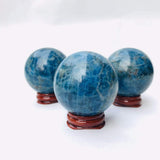 moonlightcrystal ambiance zen avec sphere d'apatite bleue sur table