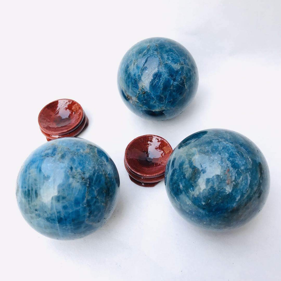 moonlightcrystal detail surface cristal apatite bleue polie reflet subtil