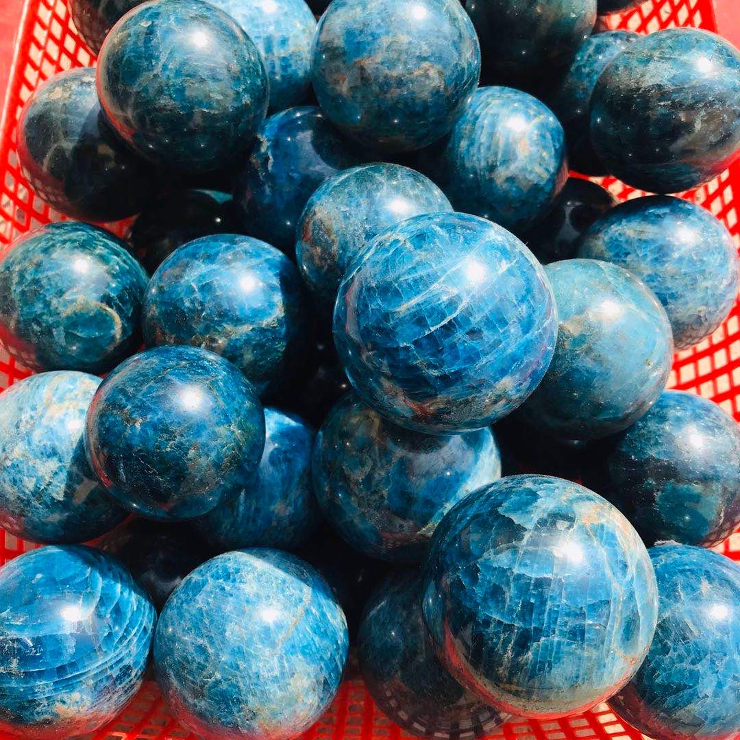 moonlightcrystal deco nature sphere apatite bleue pour coin meditations