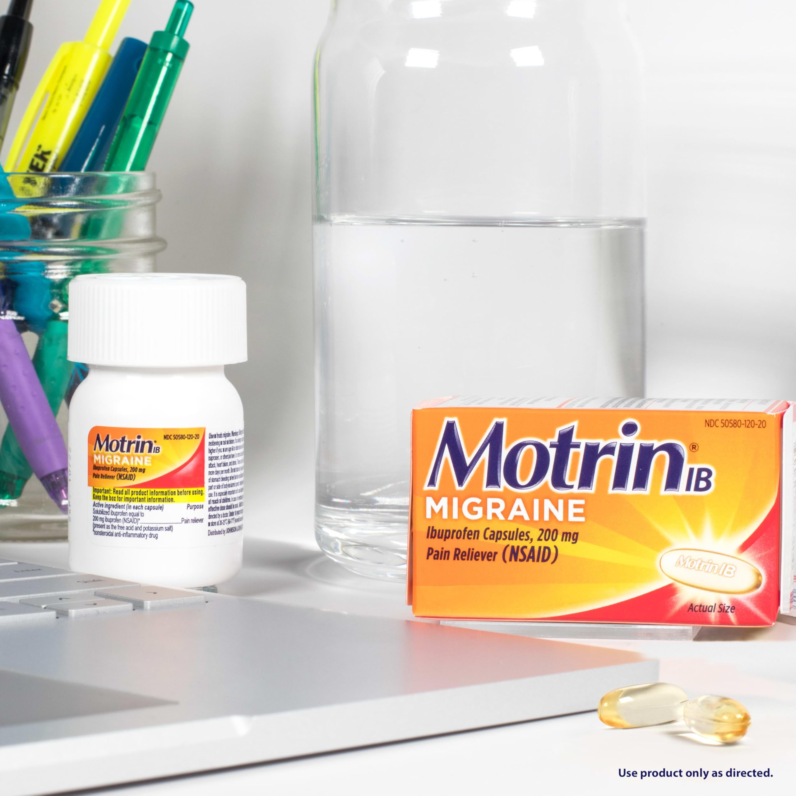 Bouteille Motrin IB en contexte domestique.
