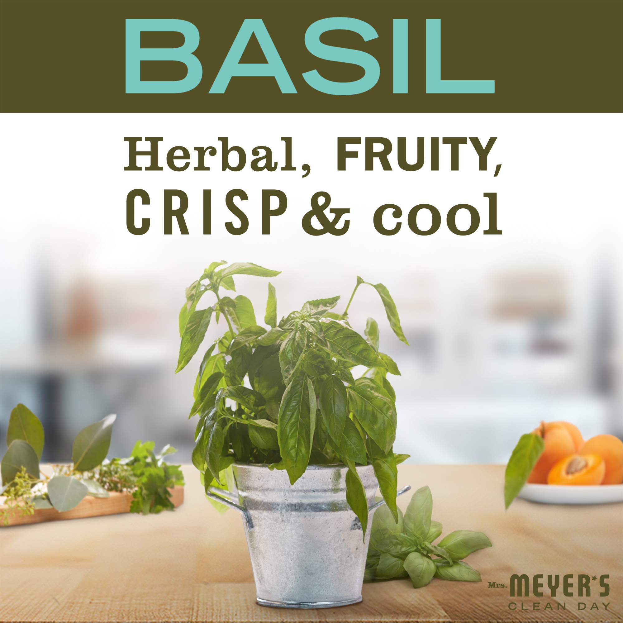 Bougie Basil de Mrs. Meyer's, flamme calme, idéale pour se détendre après le ménage.