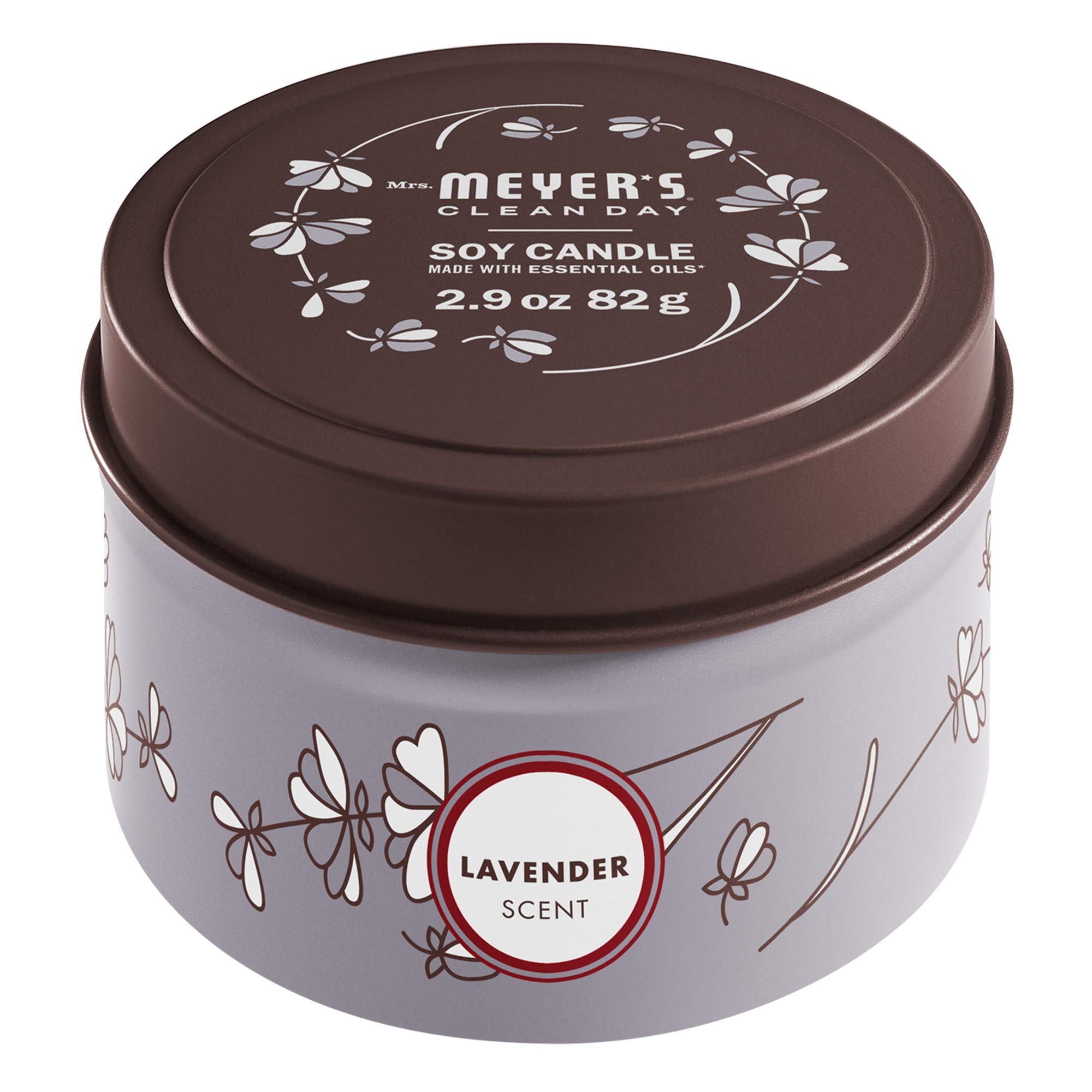 Bougie lavande Mrs. Meyer's dans une boîte en étain, ambiance apaisante.