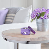 Bougie Lilas Mrs. MEYER'S, parfum apaisant pour une ambiance cosy.