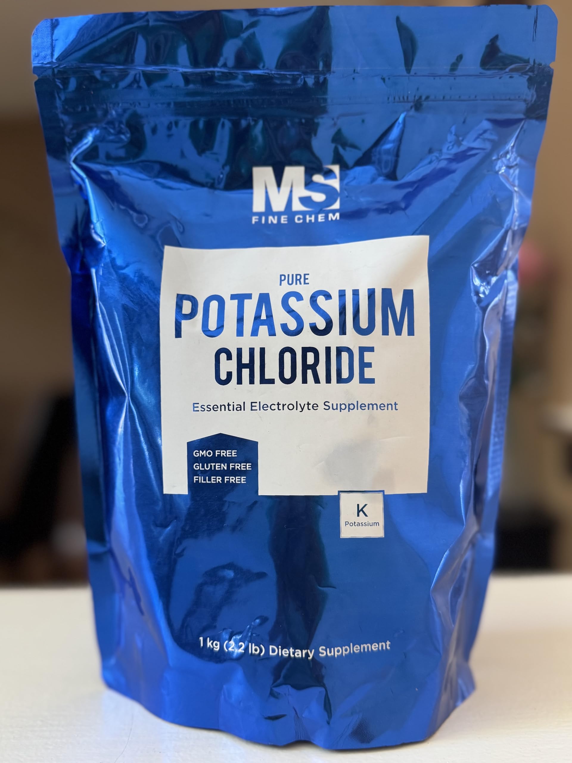 MS Finechem chlorure de potassium poudre dans une boisson, hydratation facilitée.