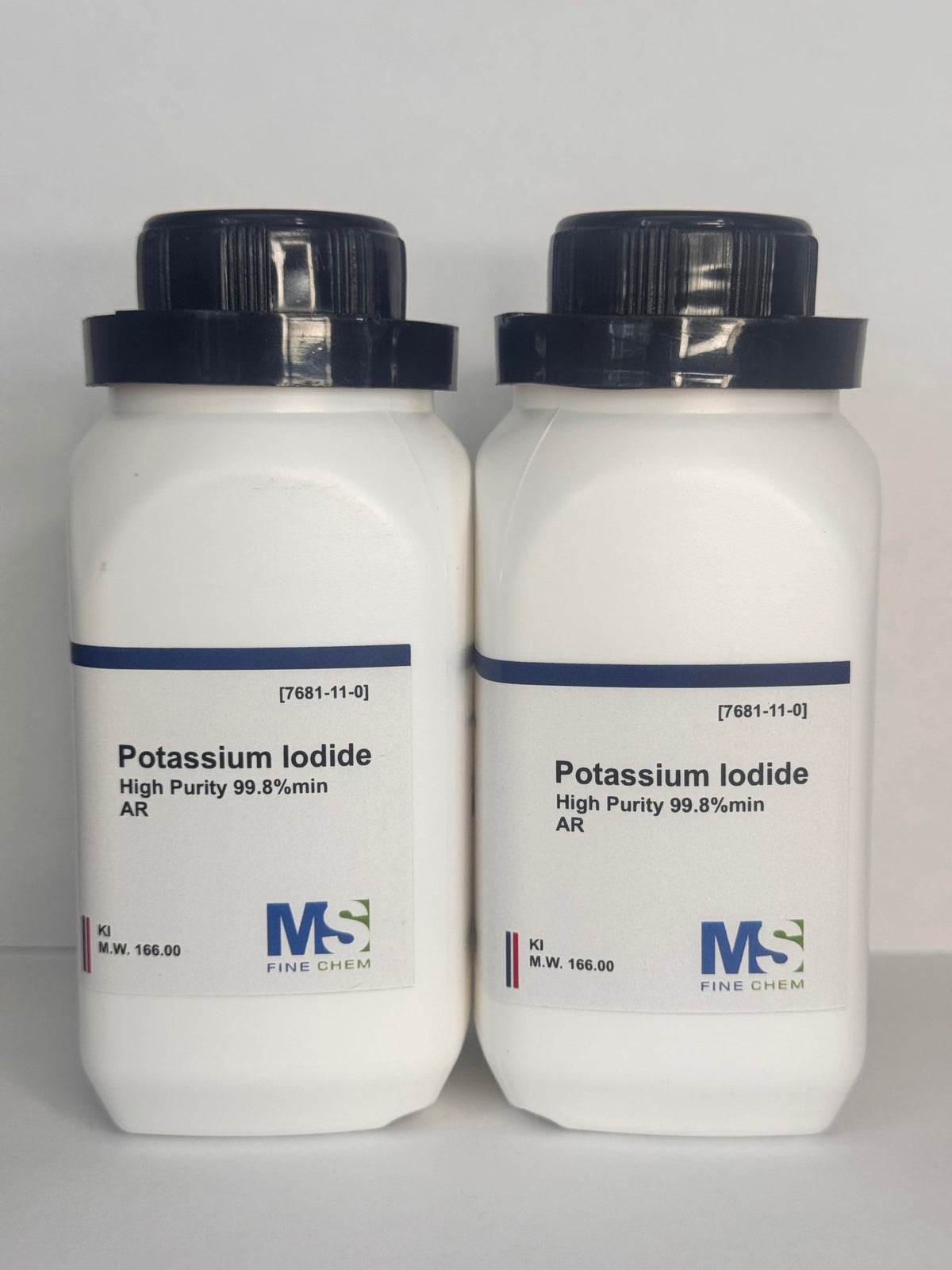MS Finechem iodure de potassium cristaux haute pureté, idéal pour la chimie analytique en laboratoire.