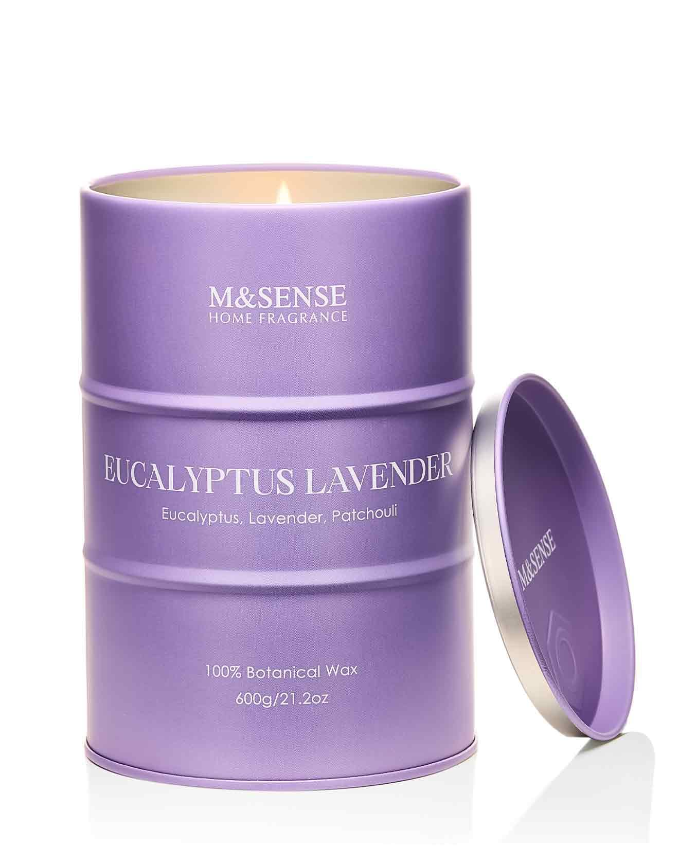 Bougie M&SENSE eucalyptus lavande dans emballage cadeau, parfum apaisant prêt à offrir.