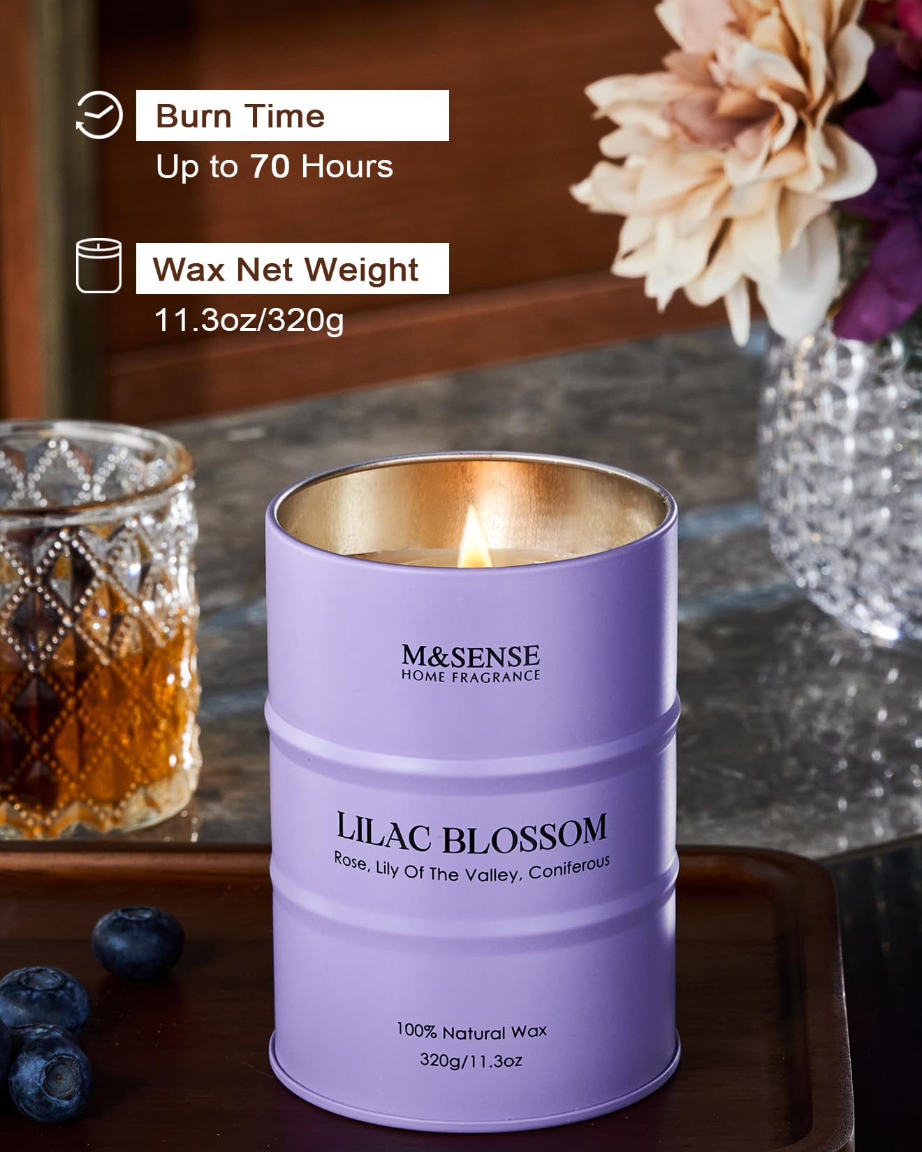 Bougie Lilas dans un salon pour ambiance chaleureuse.