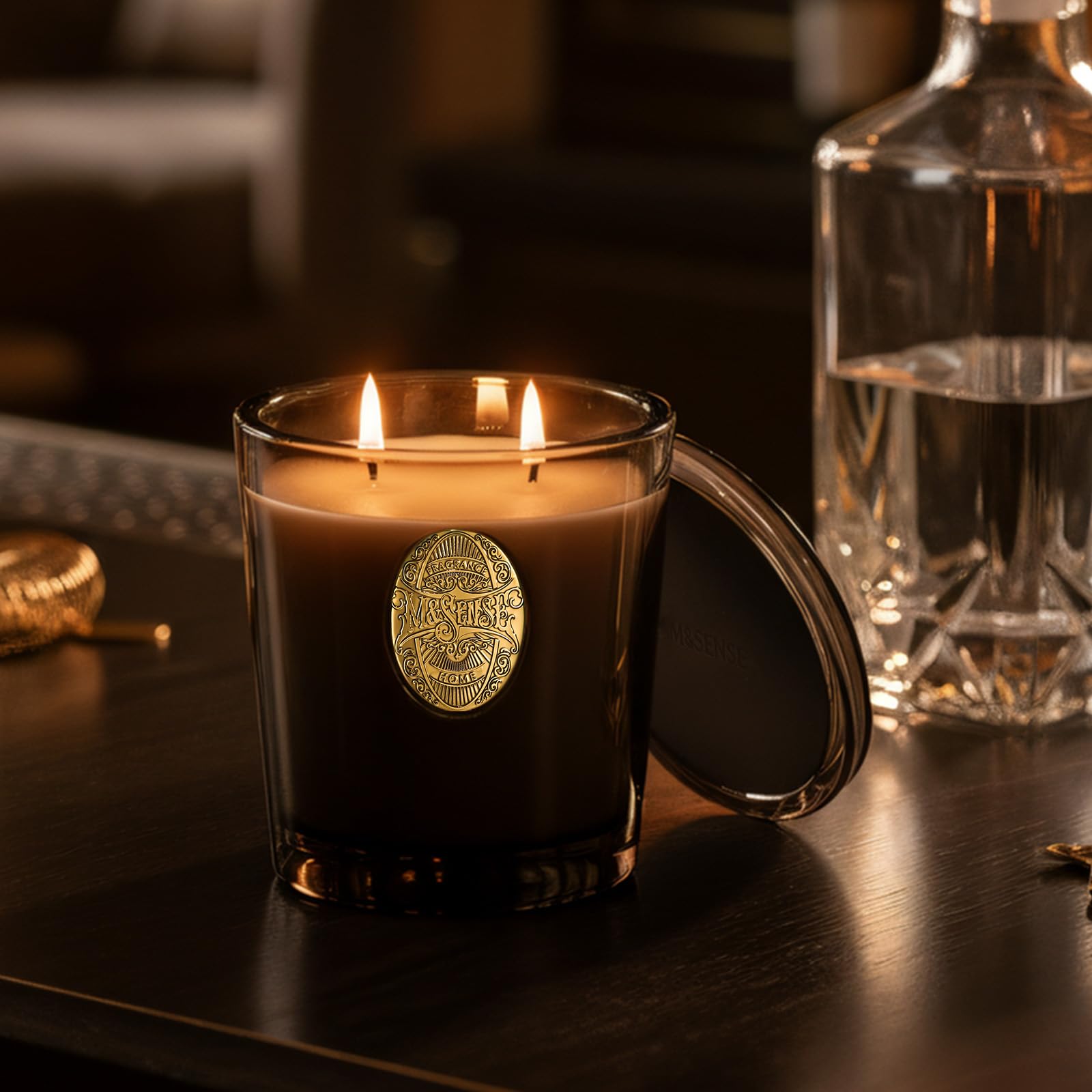 Cadeau raffiné M&SENSE bougie au soja, parfum sophistiqué pour fêtes.