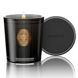 Bougie M&SENSE au soja Crisp Chill en verre noir, ambiance chaleureuse et élégante.