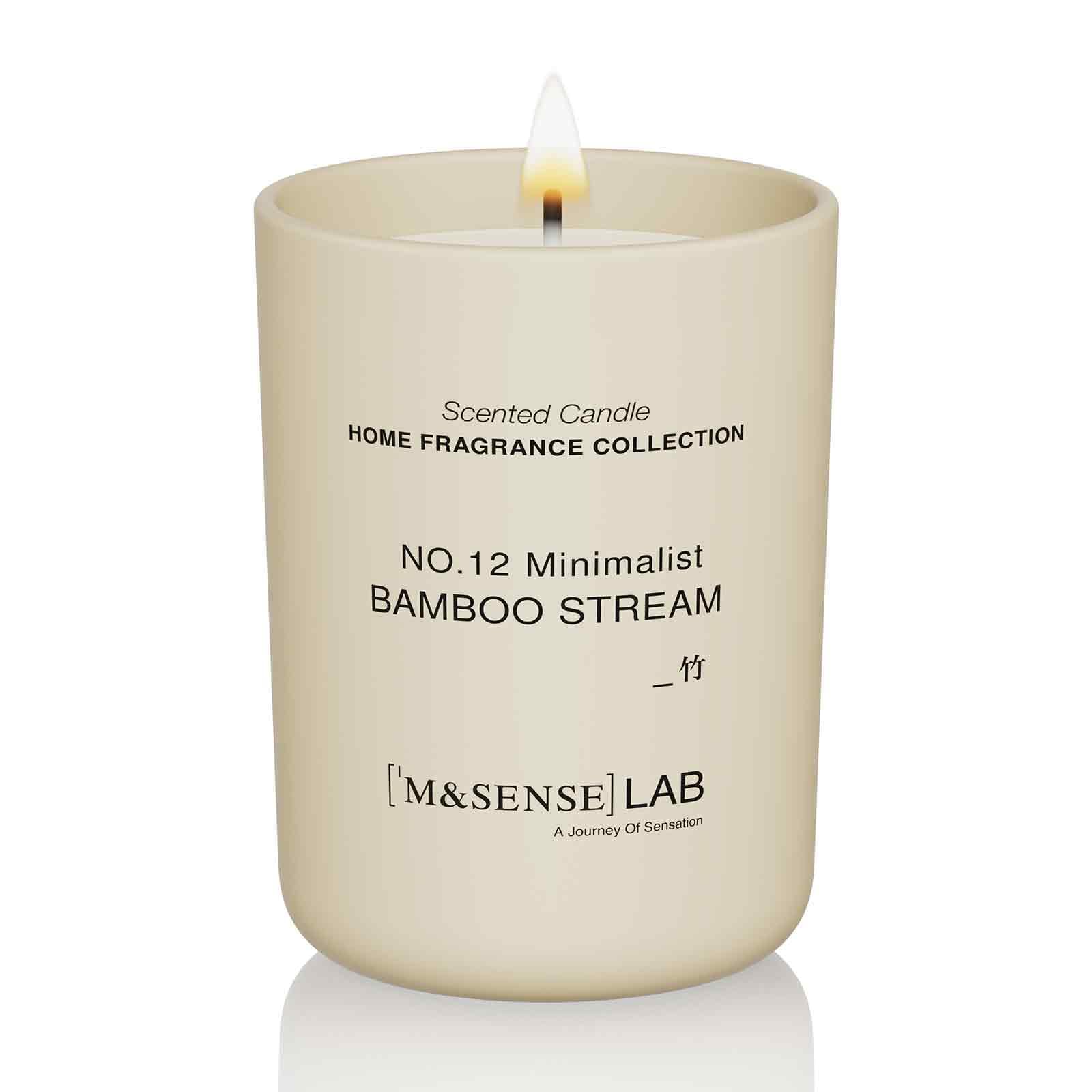 Bougie M&SENSE en soja, verre givré et design minimaliste pour ambiance chic.
