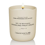 Bougie M&SENSE dans un bocal en verre givré, ambiance chic et minimaliste pour le salon.