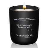 Bougie M&SENSE cire de soja Oud Wood dans pot-verre élégant, ambiance raffinée.